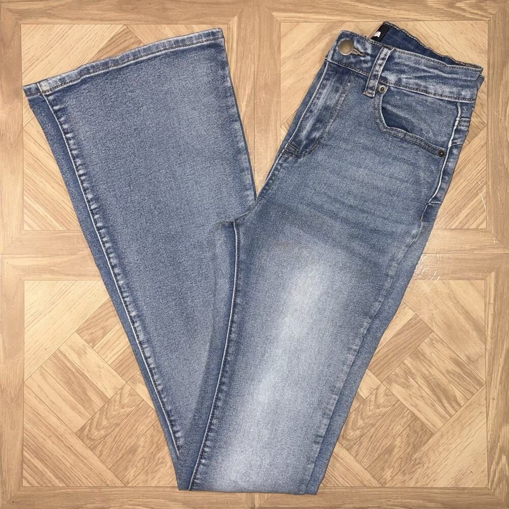 Fashion Nova Size 1 Flare Jeans Mid Rise Medium Wash 24x32